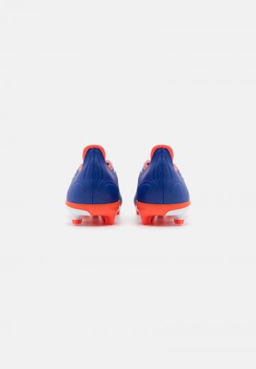 Футбольные бутсы