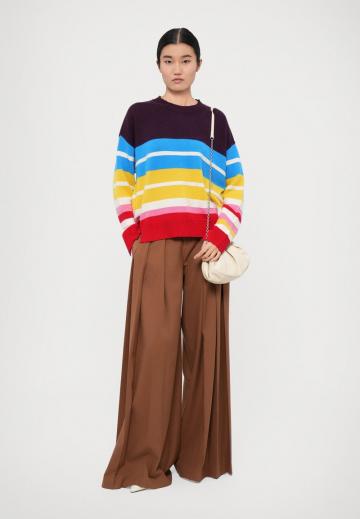 Пуловер в полоску