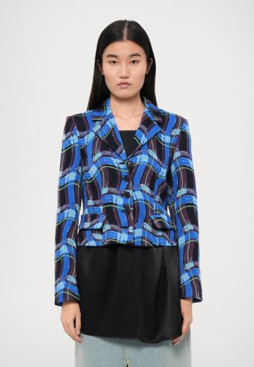 Короткая куртка