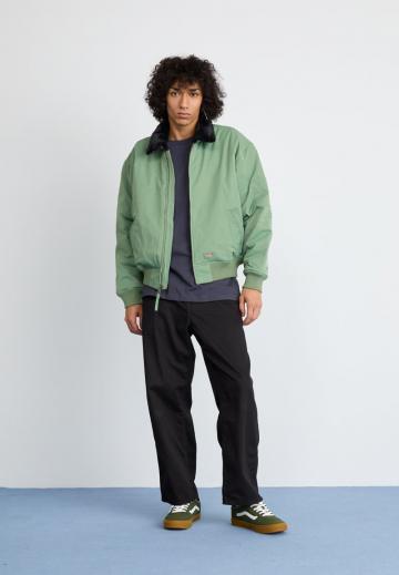 Куртка бомбер