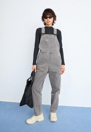 Джинсовый комбинезон