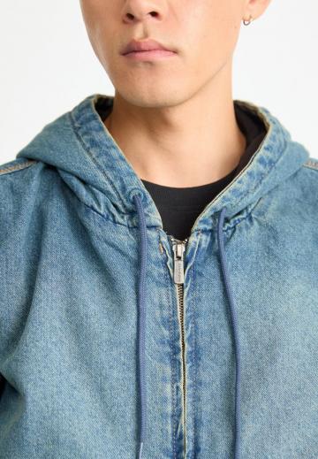 Джинсовая куртка