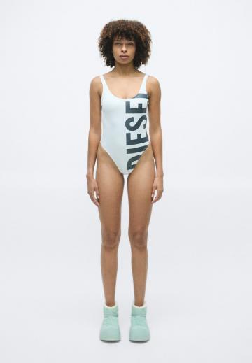 Слитный купальник