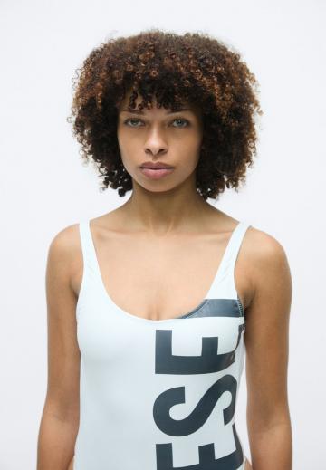 Слитный купальник