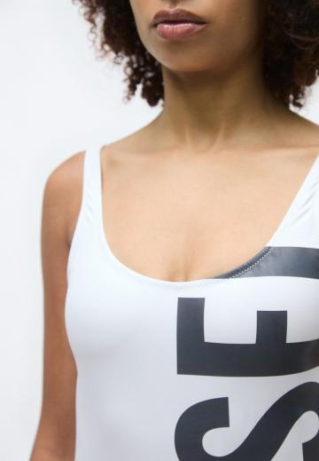 Слитный купальник