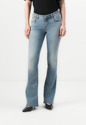 Клешеные брюки