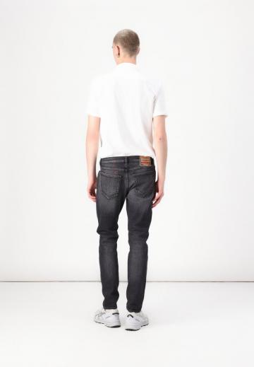 Узкие джинсы