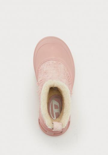 Полусапожки на высоком каблуке