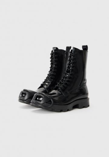 Ботинки на шнуровке