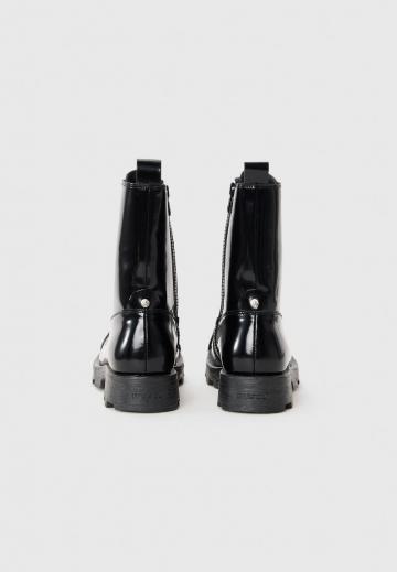 Ботинки на шнуровке