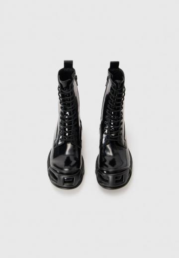 Ботинки на шнуровке