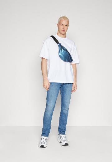 Узкие джинсы