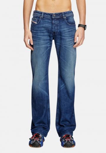 Клешеные джинсы