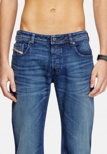 Клешеные джинсы