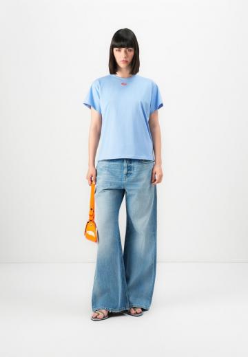 Клешеные джинсы