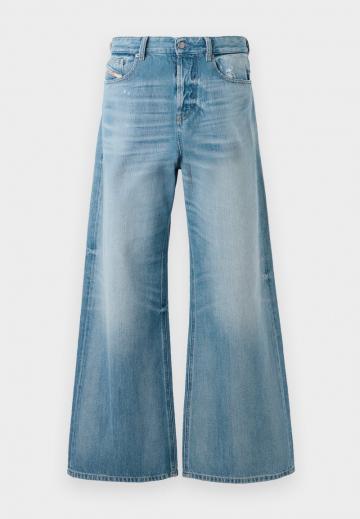 Клешеные джинсы
