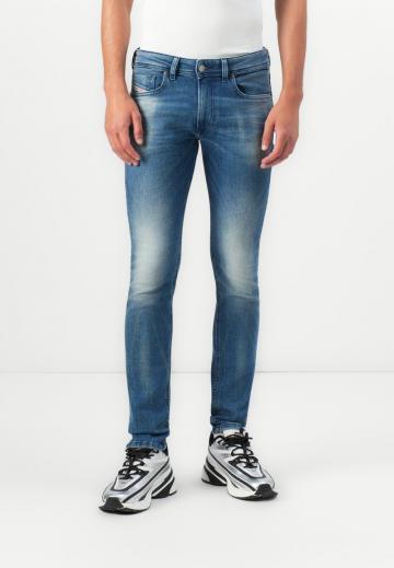 Узкие джинсы