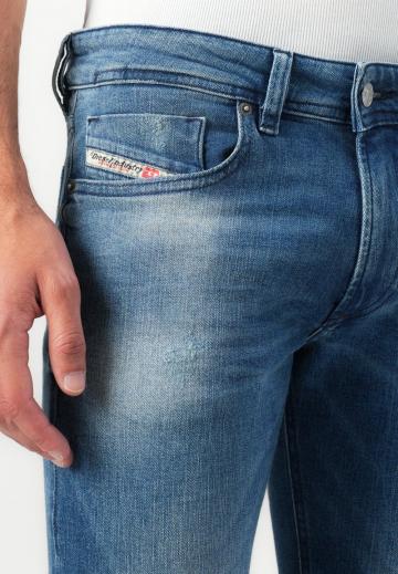 Узкие джинсы