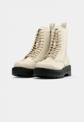 Ботинки на шнуровке