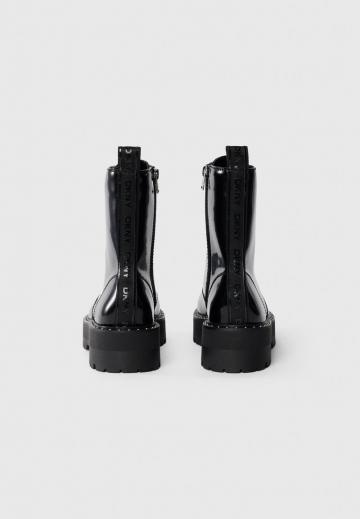 Ботинки на шнуровке