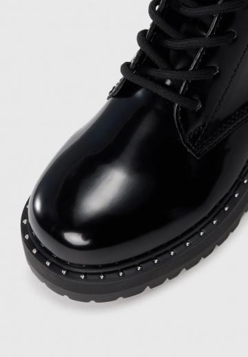 Ботинки на шнуровке