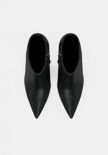 Полусапожки на высоком каблуке