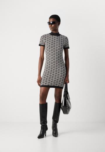 Платье футляр