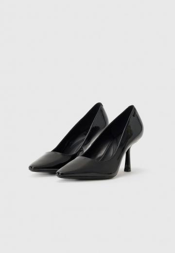 Туфли на высоком каблуке