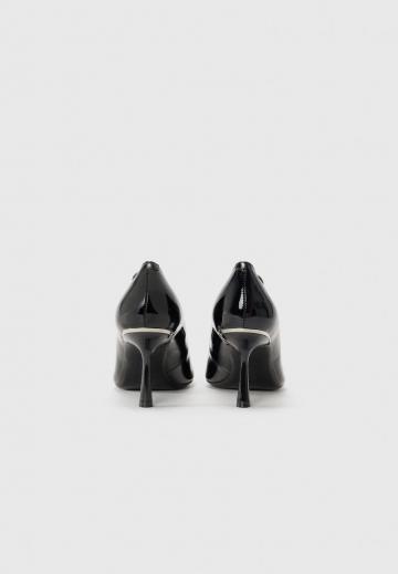 Туфли на высоком каблуке