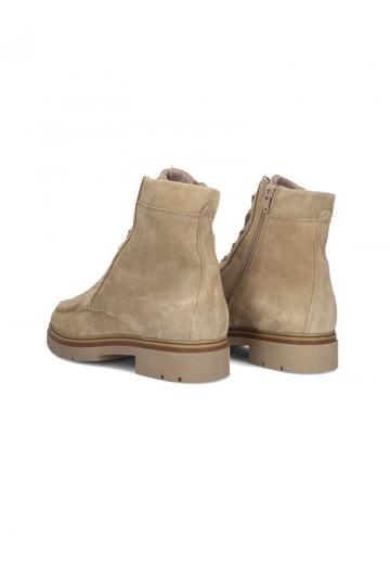 Ботинки на шнуровке