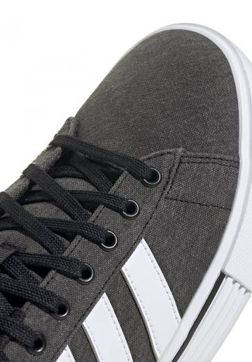 Походные кроссовки