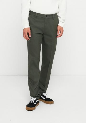 Брюки с накладными карманами