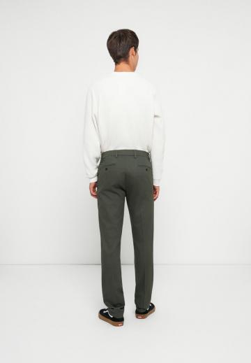 Брюки с накладными карманами