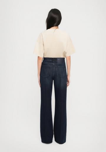 Клешеные джинсы