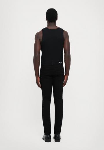 Узкие джинсы