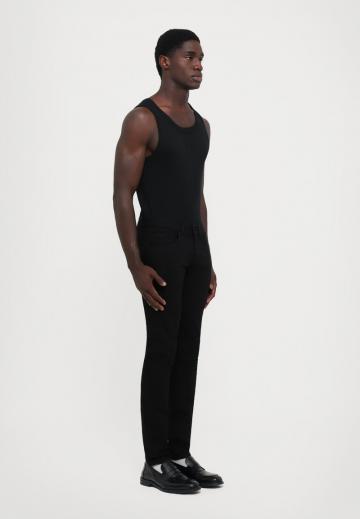 Узкие джинсы