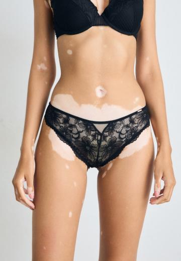 Трусы на бедрах