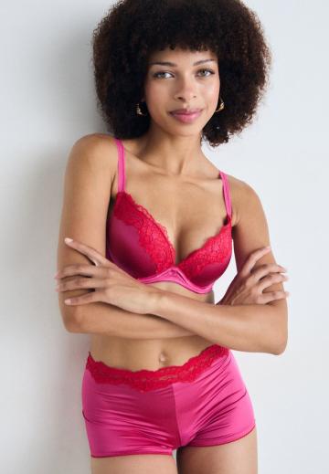 Трусы на бедрах