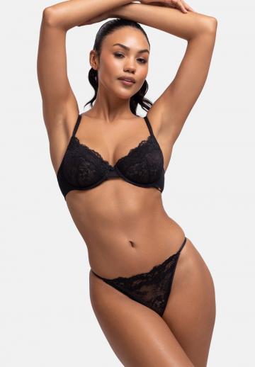 Трусы на бедрах