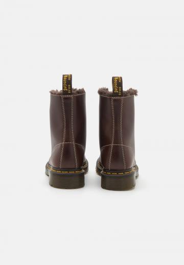 Ботинки на шнуровке