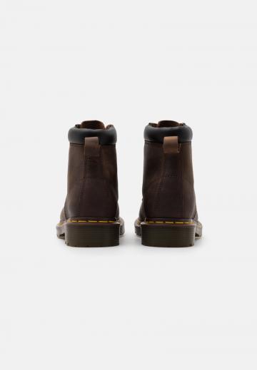 Ботинки на шнуровке