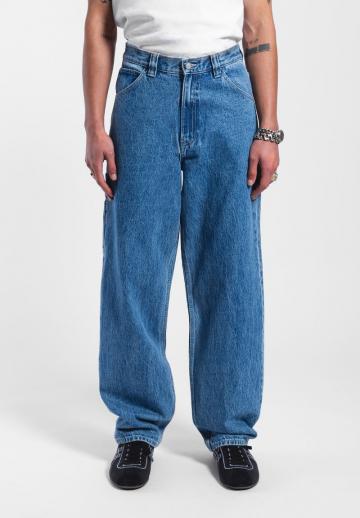 Прямые джинсы