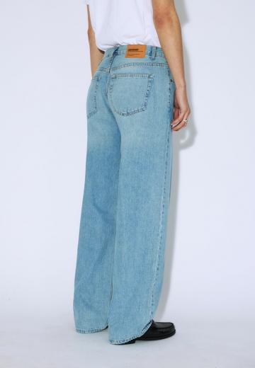 Прямые джинсы