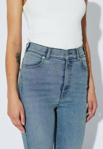 Узкие джинсы