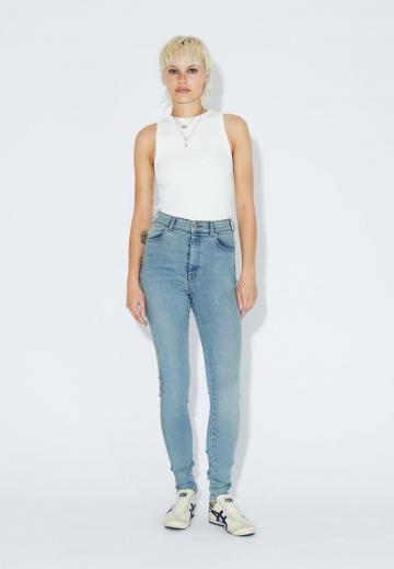 Узкие джинсы