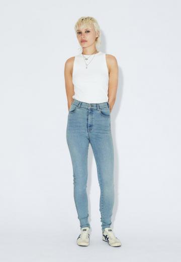 Узкие джинсы