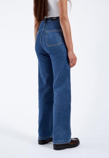 Прямые джинсы