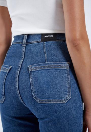 Прямые джинсы