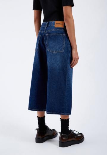 Короткие джинсы