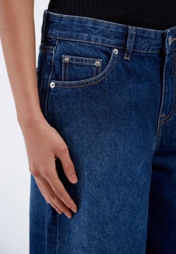 Короткие джинсы